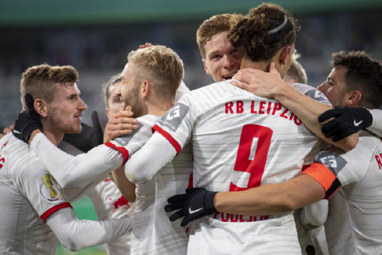 国际比赛日国际米兰调整名单以备德国杯;内部沟通环节打磨;管理层满意;身体对抗强度拉满 国际比赛日国际米兰调整名单以备德国杯;内部沟通环节打磨;管理层满意;身体对抗强度拉满