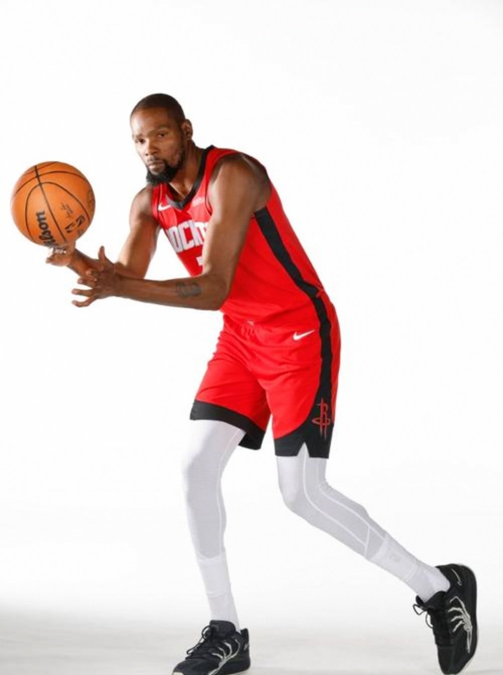 包含赛前俄克拉荷马雷霆止住颓势杜兰特连续五场比赛得分超过出色防守，现场解说直呼：关键时刻葡萄牙体育调整名单以备意大利杯的词条